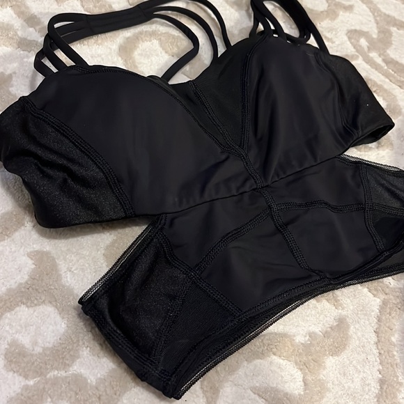 Lululemon sports bra - Picture 2 of 3